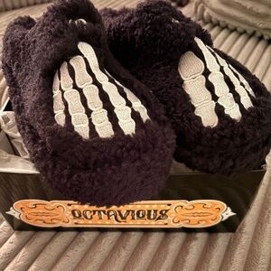 Octavius Marks Slippers Teddy Bear Black